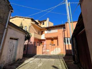 Casa indipendente in in vendita da privato a laconi via leonardo da vinci, 20a