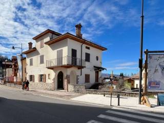 Filiale bancaria in vendita a tambre viale marconi