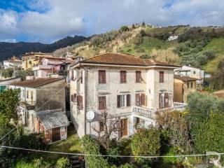 Villa in vendita a carrara via palestro