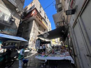 Magazzino in vendita a napoli vico gabella della farina, 7