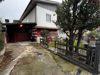 Villa in vendita a mezzane di sotto via aldo moro, 1a