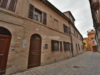 Casa indipendente in vendita a tolentino vicolo valporro 14