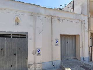 Garage in vendita a san donaci via vincenzo bellini, 14