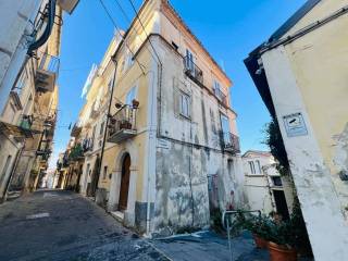 Intero stabile in vendita a pizzo via francesco bardari vico 1