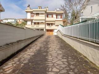 Casa indipendente in vendita a carmignano via ignazio silone