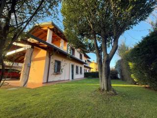 Villa in vendita a roveredo in piano via felice cavallotti