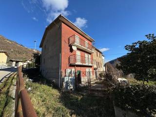 Casa indipendente in vendita a castel sant'angelo via tito flavio vespasiano, 4