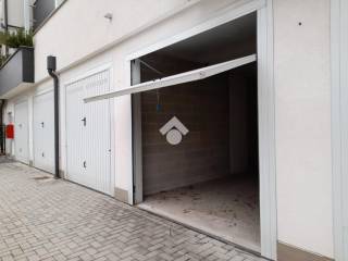 Garage in vendita a gallarate via pasquale sottocorno, 41