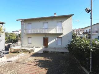 Casa indipendente in vendita a san giorgio del sannio trav. ii viale c. spinelli, 3