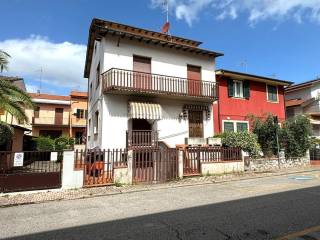 Villa bifamiliare in vendita a montecatini-terme via d. guerrazzi, 17