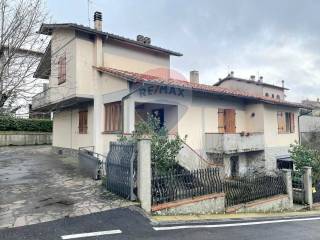 Casa indipendente in vendita a barberino di mugello via dei castagni, 11