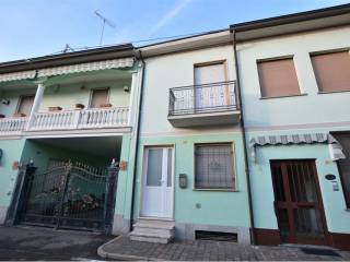 Casa indipendente in affitto a miradolo terme piazza cairoli , 19