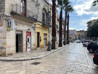 Negozio in vendita a latiano piazza umberto primo