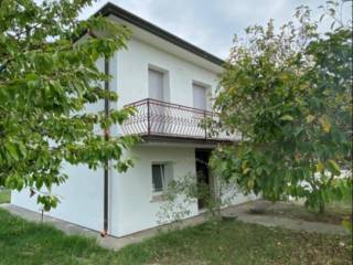 Villa in in vendita da privato a riva del po via postale, 67a