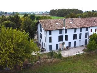 Casa indipendente in vendita a bagnolo in piano via pioppa