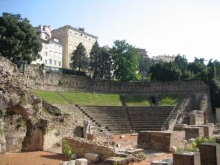 Appartamento in affitto a trieste via di donota, 26