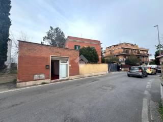 Negozio in affitto a roma via di vigna girelli, 21