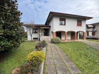 Villa in vendita a montecchio maggiore via ticino, 14