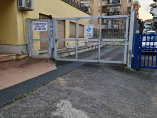 Garage in affitto a roma via prossedi, 5