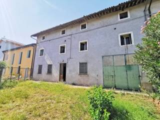 Casa indipendente in vendita a montorso vicentino via roggia di sotto