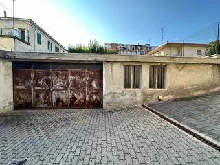 Garage in vendita ad alessandria via vassallo giarola, 2