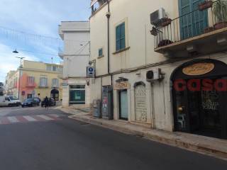 Negozio in vendita a castellana grotte via monopoli