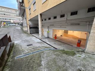 Garage in vendita ad ascoli piceno viale indipendenza, 21