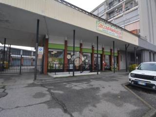 Negozio in vendita a settimo torinese via regio parco, 106