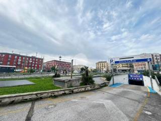 Garage in vendita a napoli piazza nazionale, 1