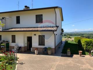 Villa bifamiliare in vendita a deruta via del castagno, 2