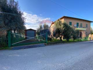 Casa indipendente in vendita a castiglione del lago via giuseppe garibaldi, 141