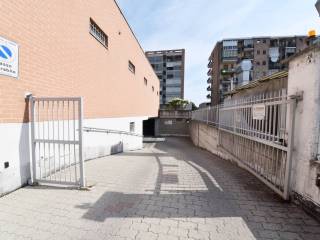 Garage in affitto a torino via carlo porta, 30