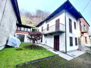 Casa indipendente in vendita a rocchetta tanaro via giuseppe garibaldi, 25