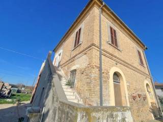 Rustico in vendita a roseto degli abruzzi via c. romualdi, 44