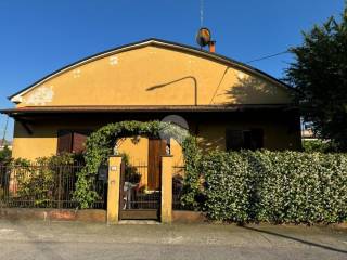 Casa indipendente in vendita a curtatone via della libertà, 11