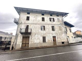 Casa indipendente in vendita a biella via alfonso ogliaro