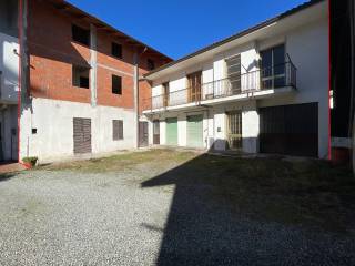 Casa indipendente in vendita ad albiano d'ivrea via roma, 10