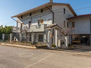 Casa indipendente in vendita a rocca san giovanni c.da piane favaro, 130