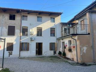 Casa indipendente in vendita a basiliano piazza san valentino