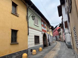 Casa indipendente in vendita a besano via guglielmo marconi, 49