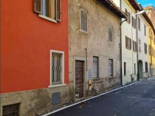 Casa indipendente all'asta ad almenno san salvatore via gerolamo vignola, 16