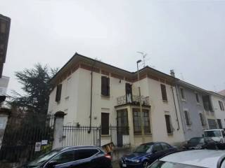 Villa in vendita a vercelli via calatafimi