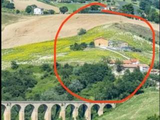 Casa indipendente in vendita a tolentino contrada riolante