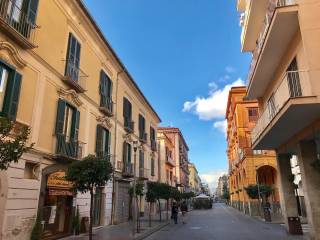 Negozio in affitto a cava de' tirreni corso umberto i