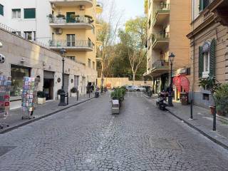 Negozio in vendita a napoli via giovanni merliani