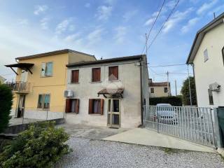 Casa indipendente in vendita ad anguillara veneta via asilo, 32