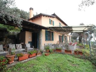 Villa in vendita ad alassio via vegliasco 3