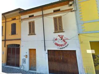 Casa indipendente in vendita a martignana di po via della libertà, 7