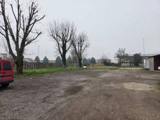 Posto auto in affitto a fratta polesine via alcide de gasperi, 385