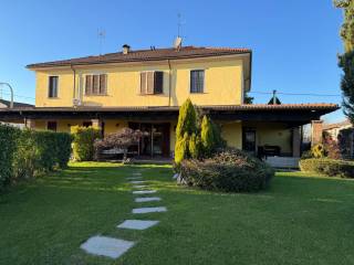 Casa indipendente in vendita ad alessandria via luigi lodi